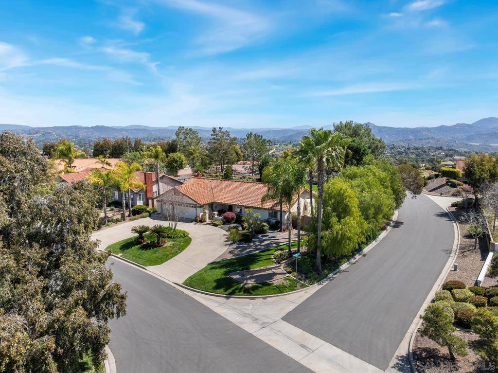 Escondido, CA 92029,1403 Stoneridge Cir