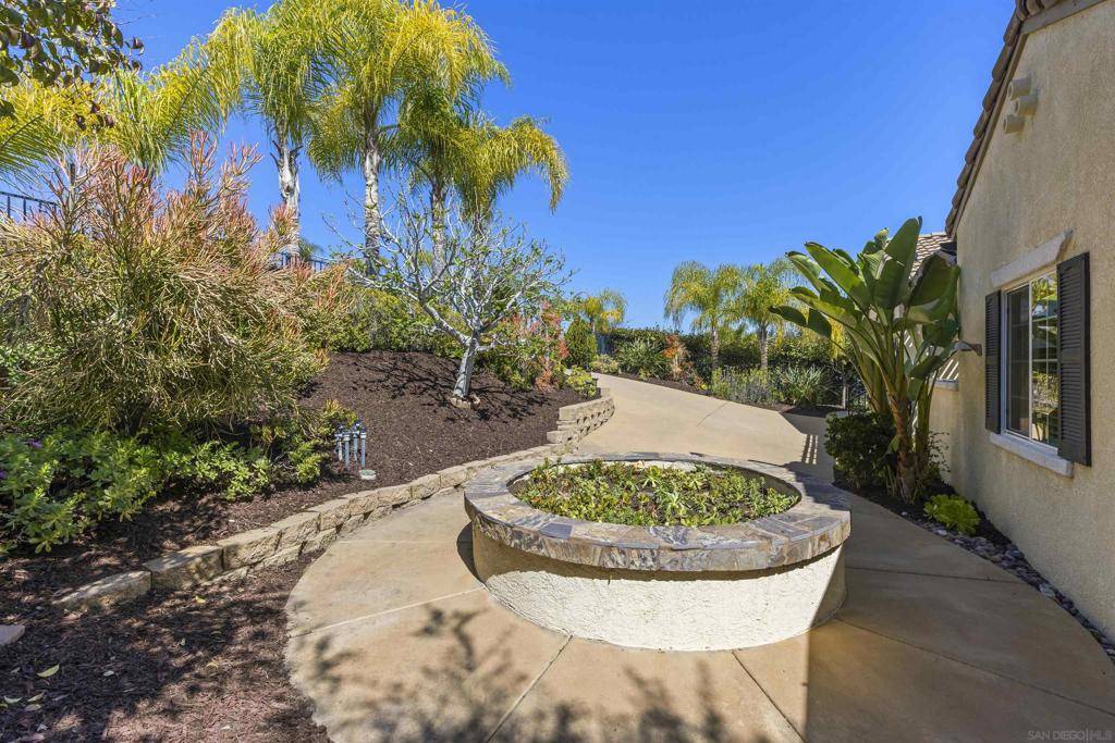 Fallbrook, CA 92028,668 Oak Glade Dr
