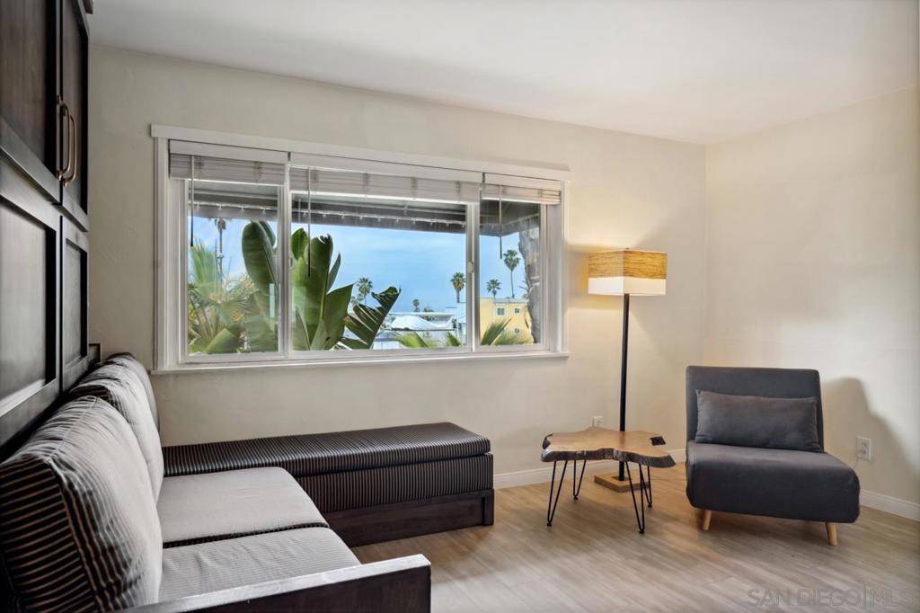 La Jolla, CA 92037,415 Gravilla St #21