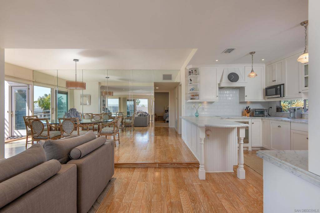 San Diego, CA 92109,3826 Kendall St #3