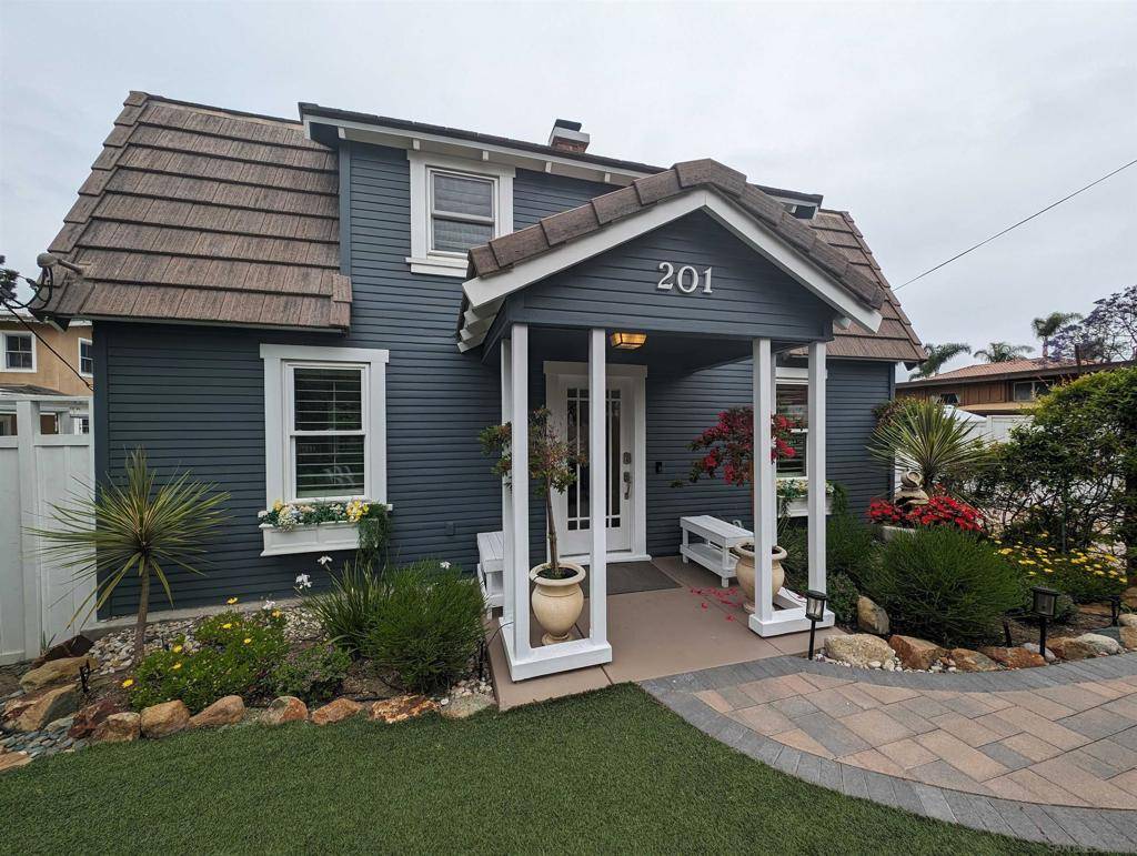 Solana Beach, CA 92075,201 N Rios Ave