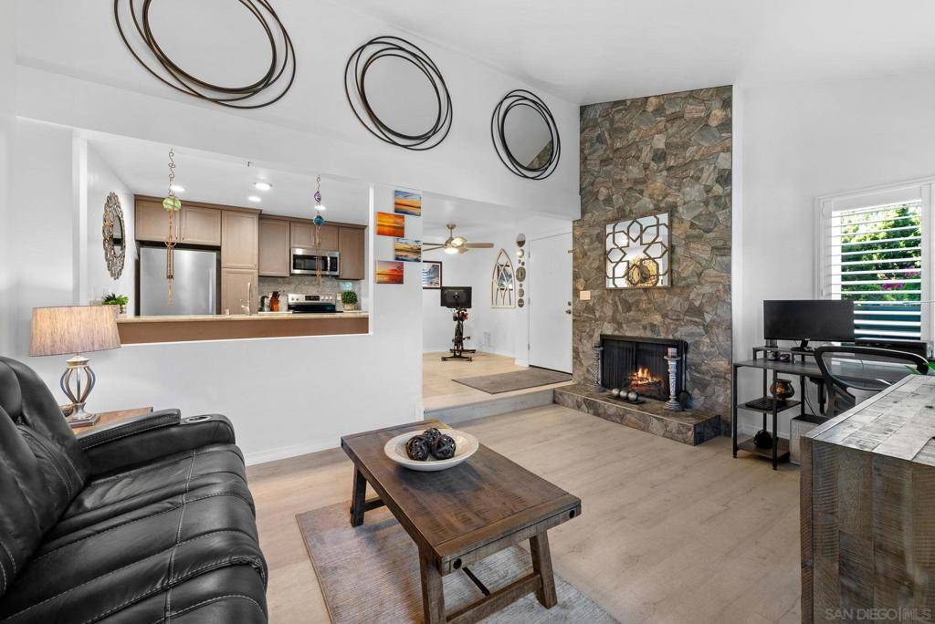 Del Mar, CA 92014,13681 Ruette Le Parc #F