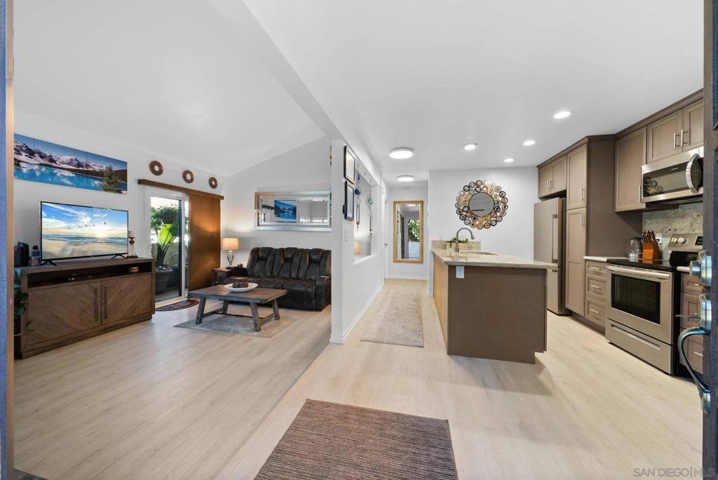 Del Mar, CA 92014,13681 Ruette Le Parc #F