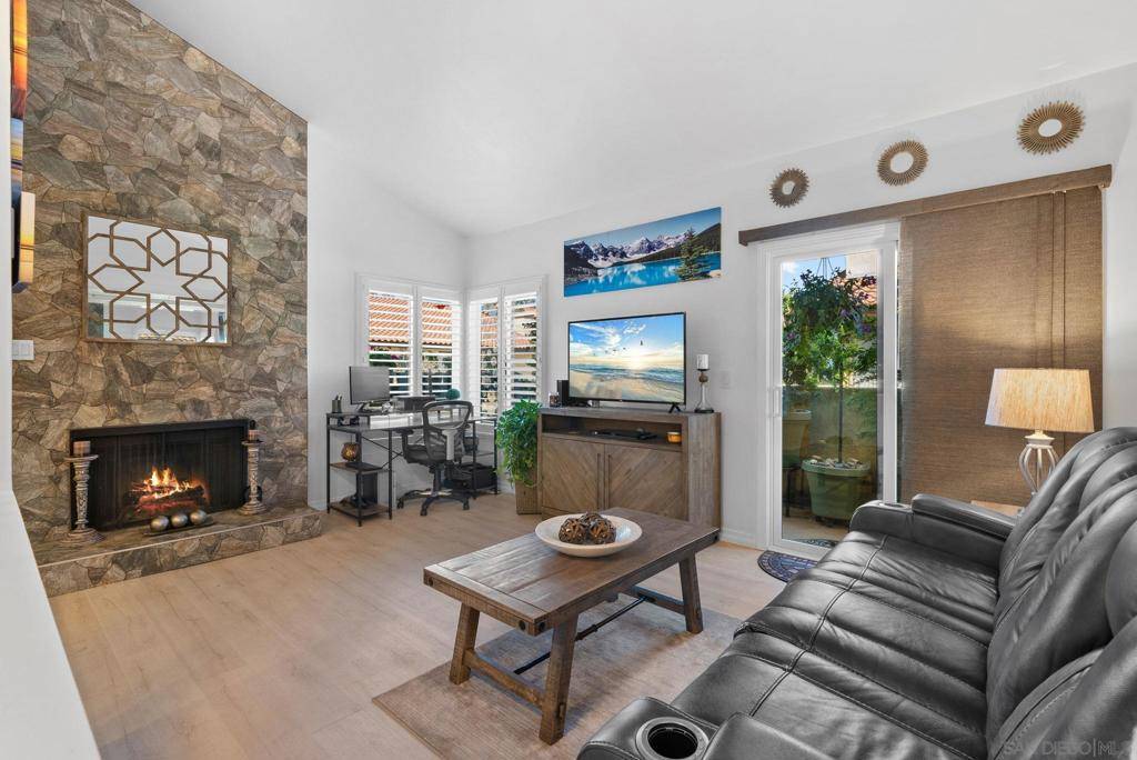 Del Mar, CA 92014,13681 Ruette Le Parc #F