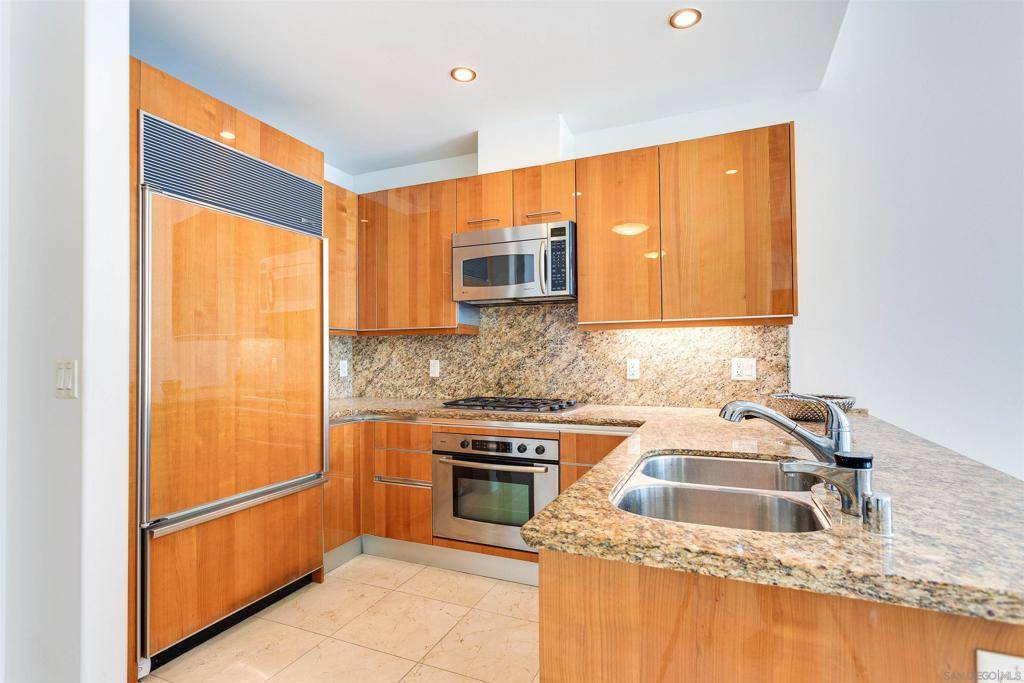 San Diego, CA 92101,550 Front St #402