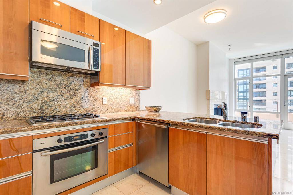San Diego, CA 92101,550 Front St #402
