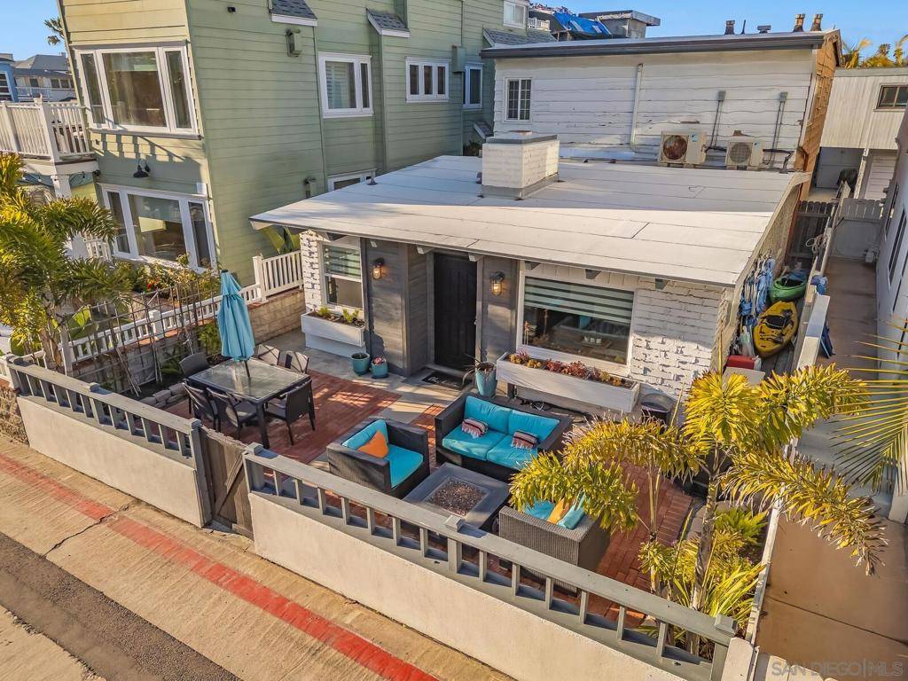 San Diego, CA 92109,822 Capistrano Pl