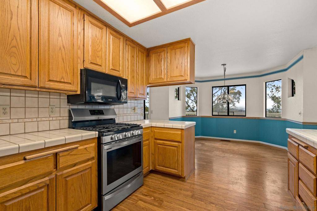 Escondido, CA 92026,28983 Mountain Meadow Rd