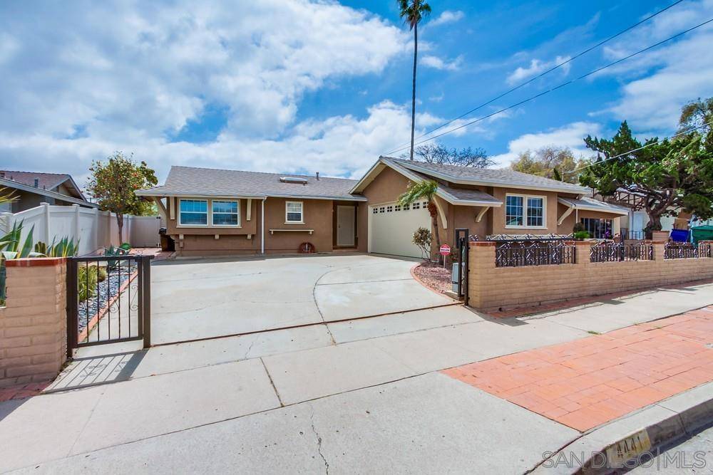 San Diego, CA 92117,4441 Appleton