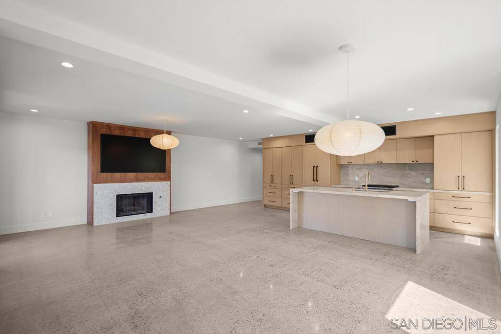 Coronado, CA 92118,857 F Ave