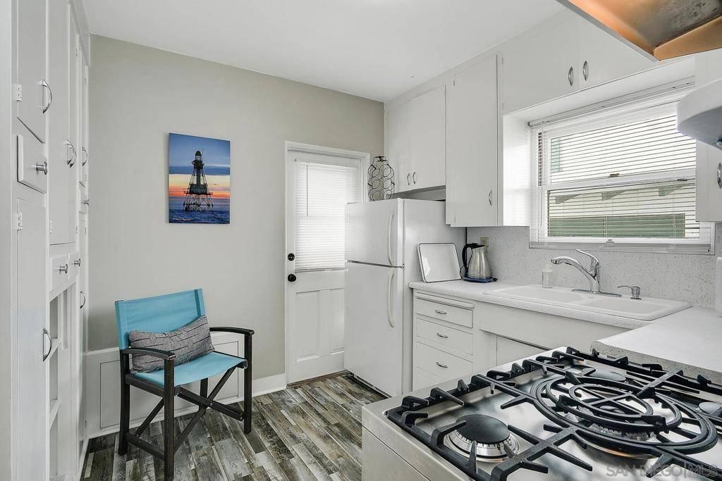 Coronado, CA 92118,954 C Avenue