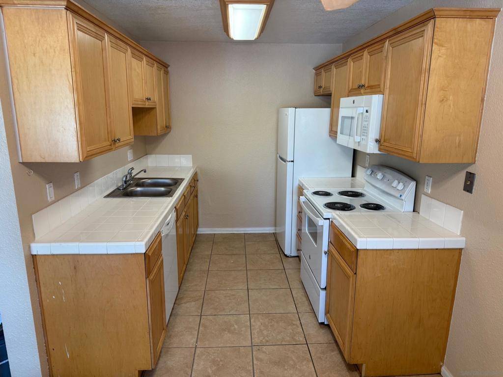Escondido, CA 92027,2041 E Grand Ave #44