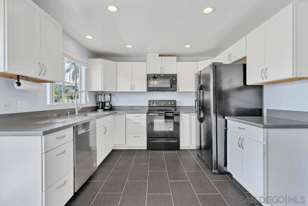 Escondido, CA 92025,806 E 4Th Ave #8