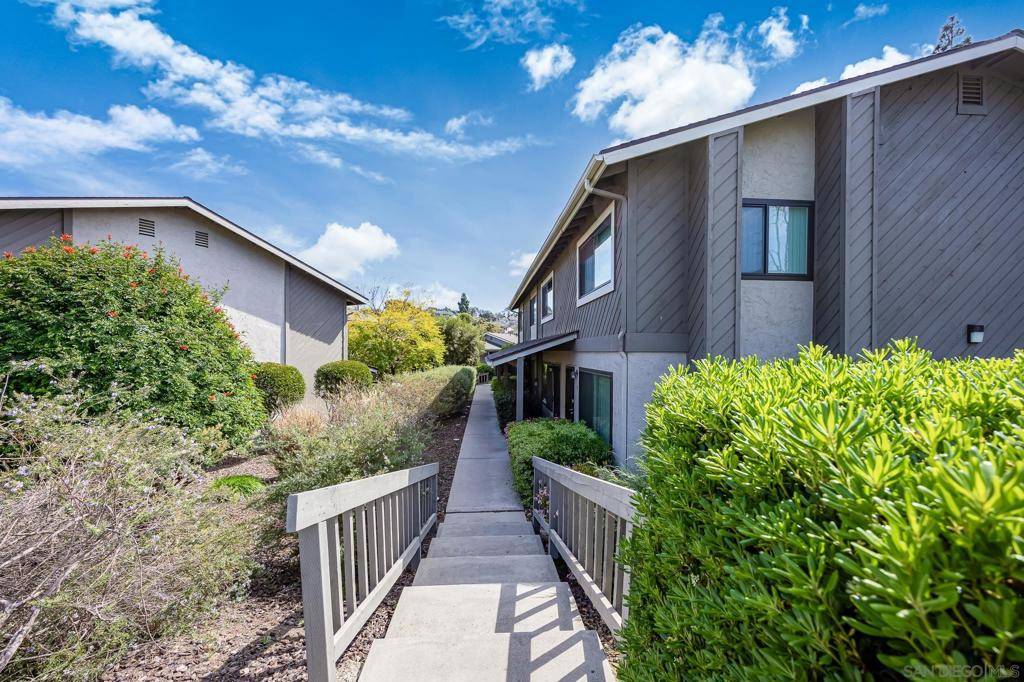 La Mesa, CA 91942,5661 Lake Park Way #13