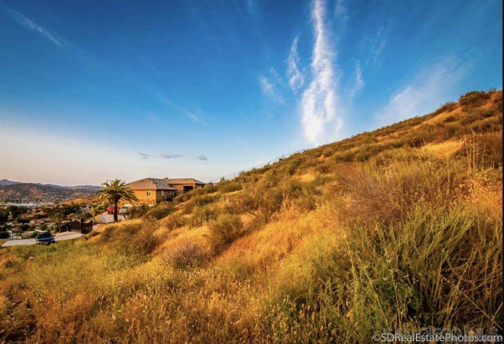 Santee, CA 92071,9122 Shadow Hill Rd
