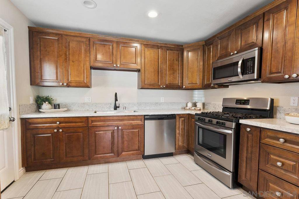 San Diego, CA 92114,6203 Alderley St