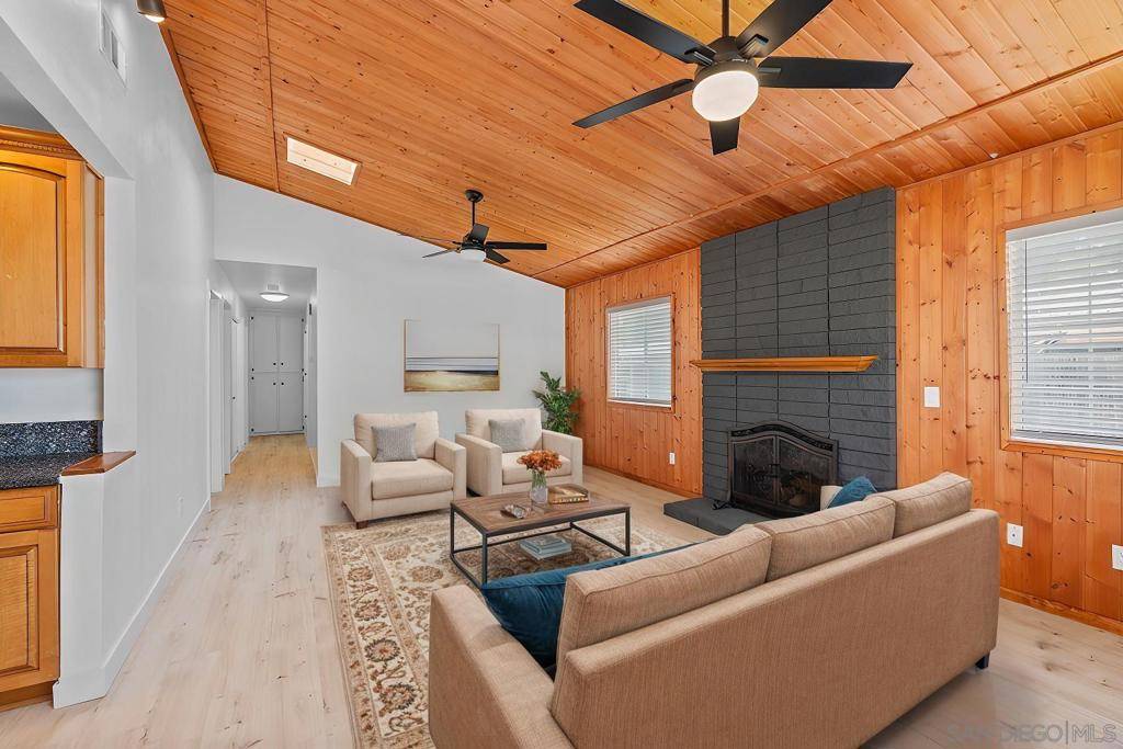 Ramona, CA 92065,342 F Street