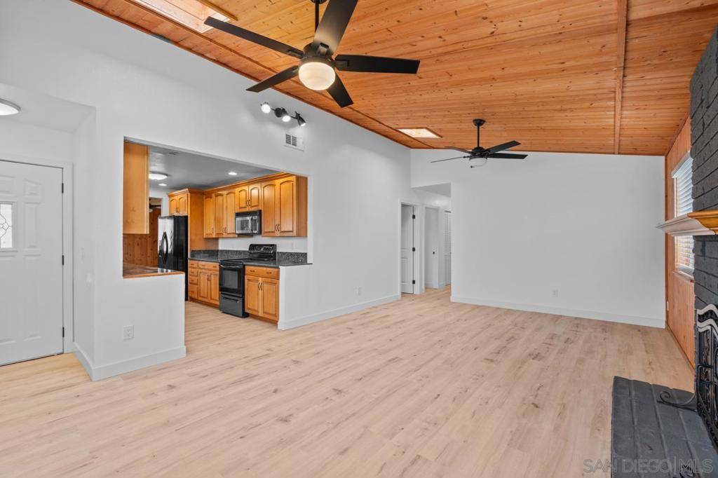 Ramona, CA 92065,342 F Street