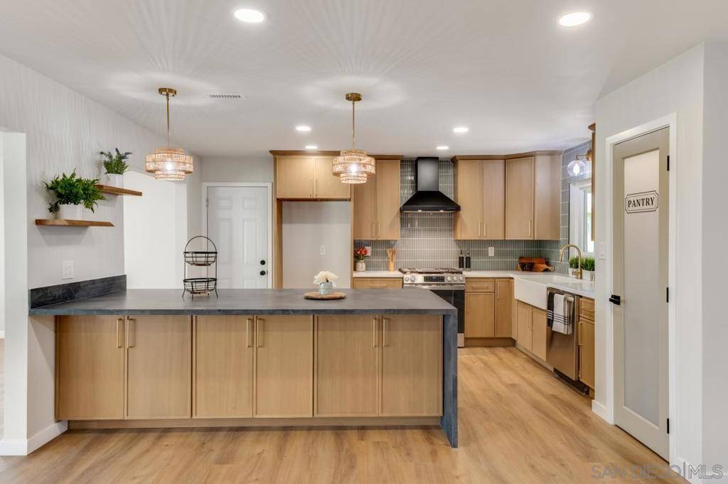 San Diego, CA 92123,2667 Russmar Dr