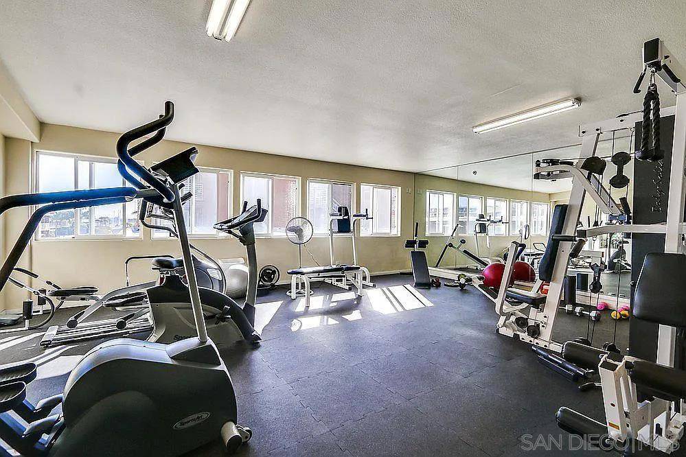 San Diego, CA 92106,1021 Scott St #126
