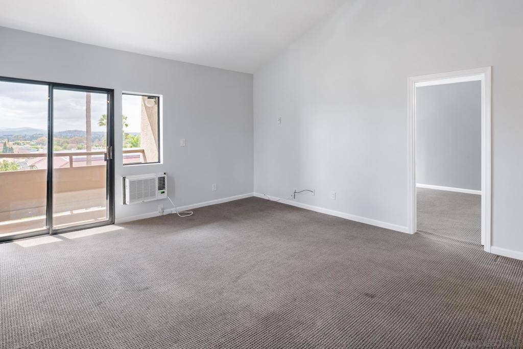 San Diego, CA 92119,6930 Hyde Park #312