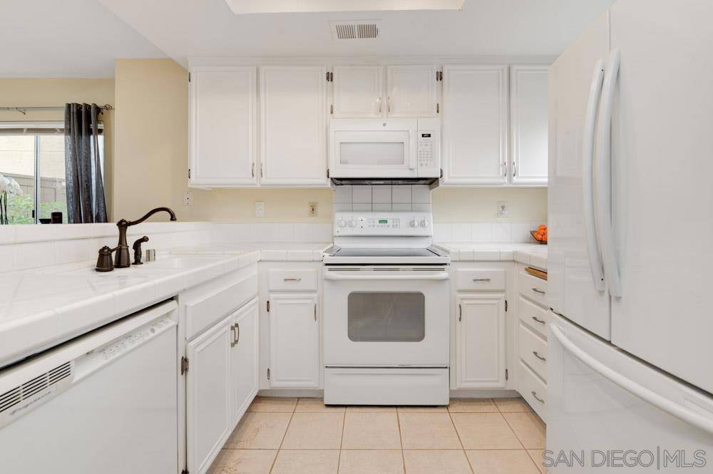 Spring Valley, CA 91977,2563 Kings View Circle