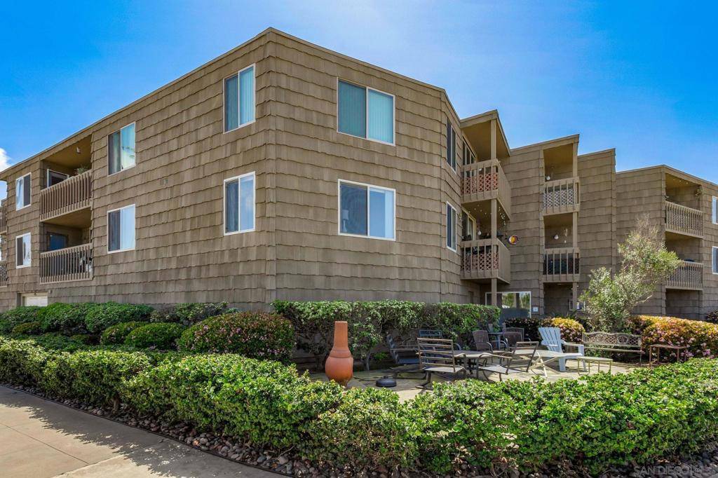 San Diego, CA 92107,5155 W Point Loma Blvd #9