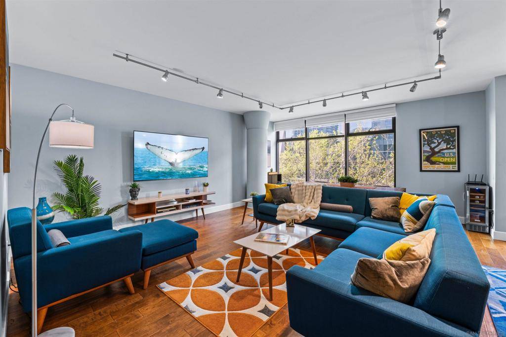 San Diego, CA 92101,645 Front St #305