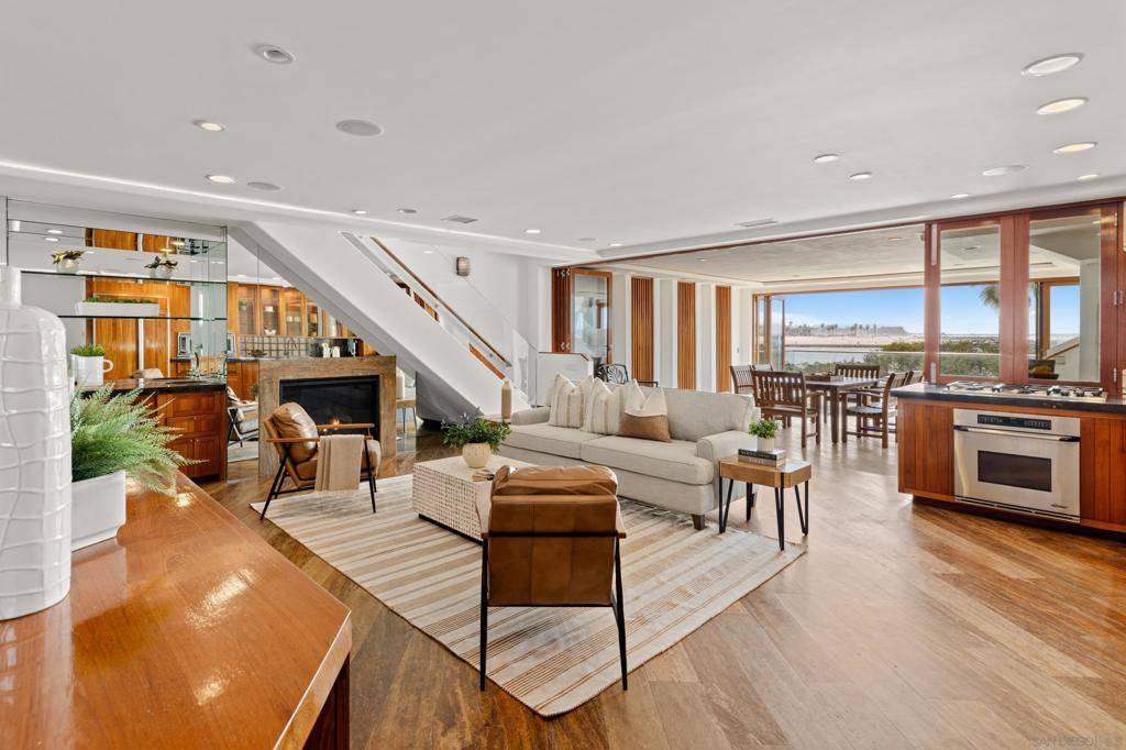 San Diego, CA 92109,2617 Ocean Front Walk