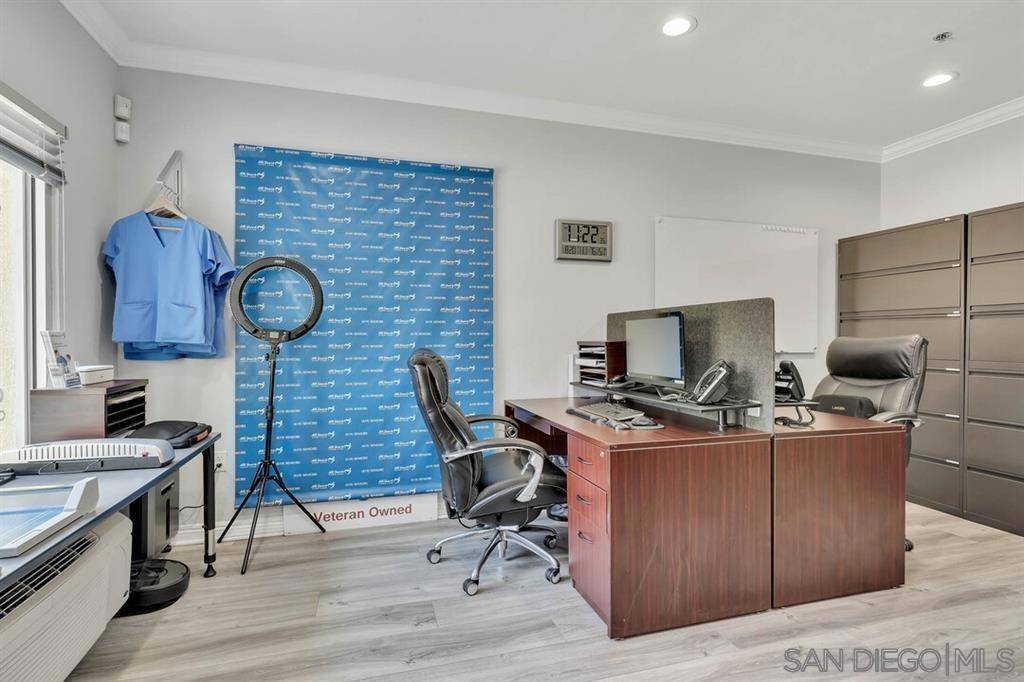 La Mesa, CA 91942,7745 El Cajon Blvd Unit 100