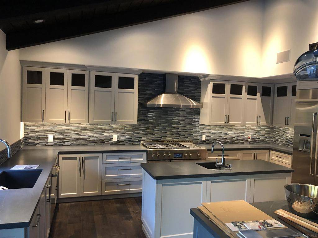 Encinitas, CA 92024,1153 Crest Dr