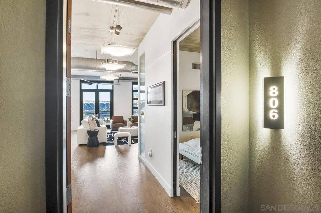 San Diego, CA 92101,877 Island Ave #806