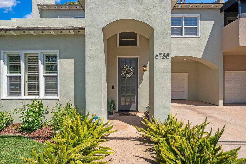 La Jolla, CA 92037,6755 Tyrian St