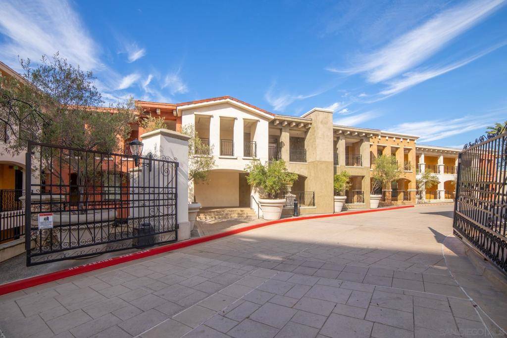 La Jolla, CA 92037,1020 Genter St #201