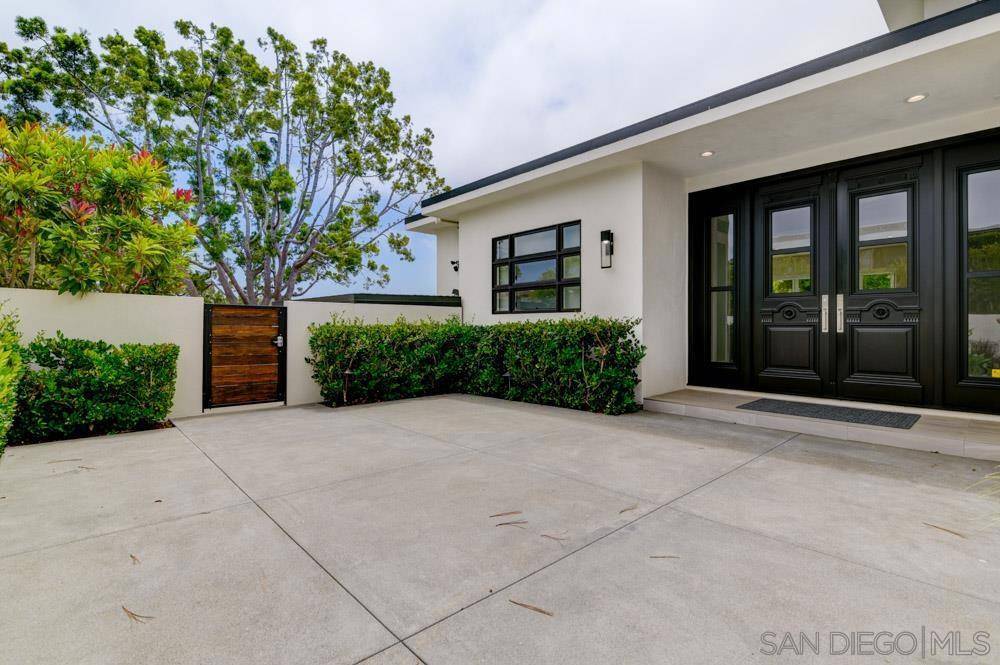 Del Mar, CA 92014,13594 Mar Scenic Drive