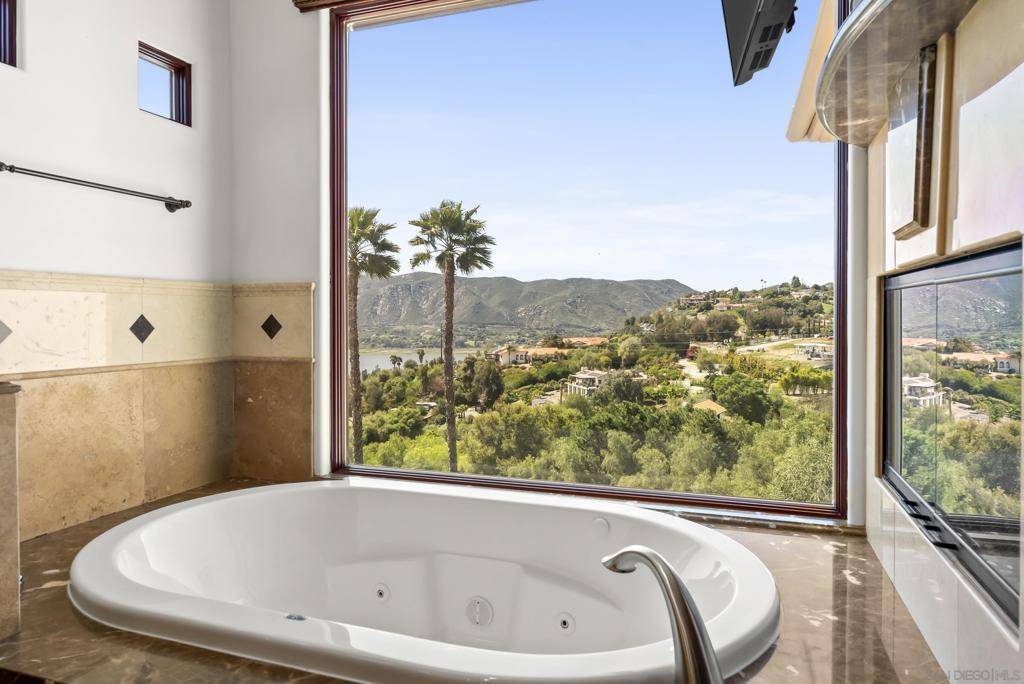 Escondido, CA 92029,3449 Via Loma Vista