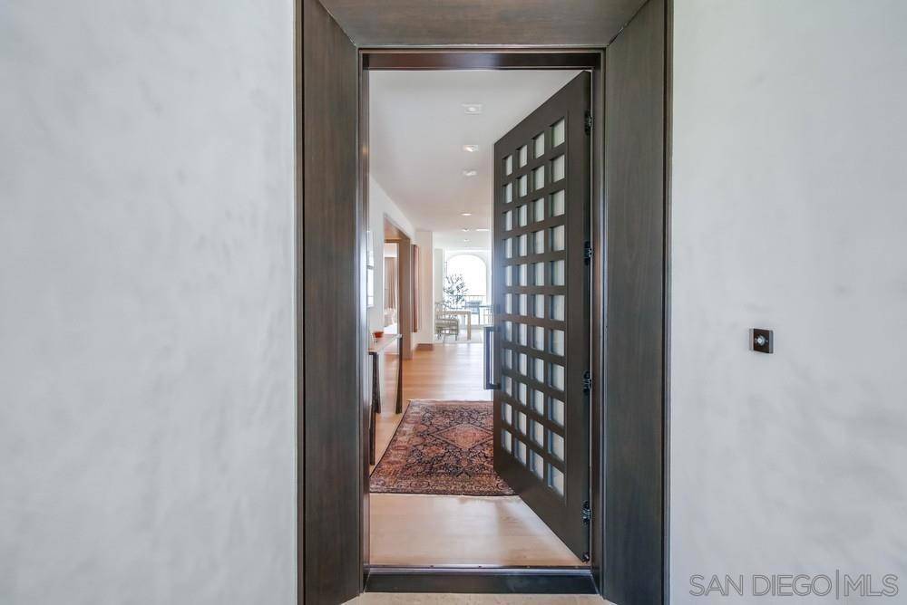 La Jolla, CA 92037,1001 Genter Street #10G
