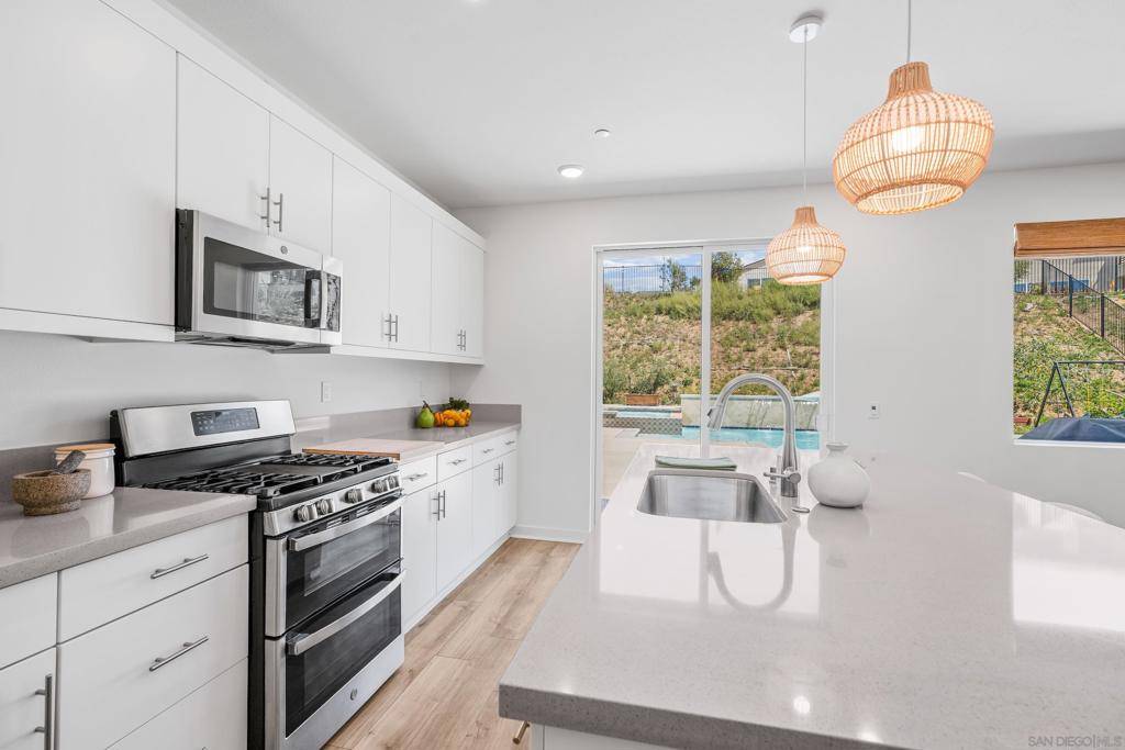 Fallbrook, CA 92028,35111 Cooper Pl