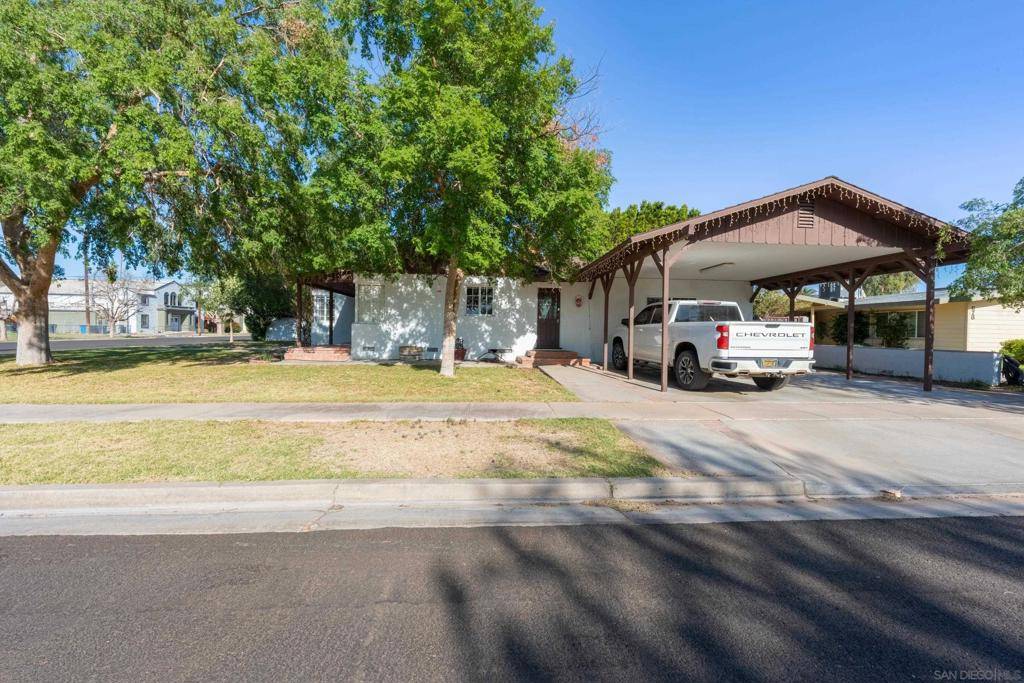 Holtville, CA 92250,236 W 7th St