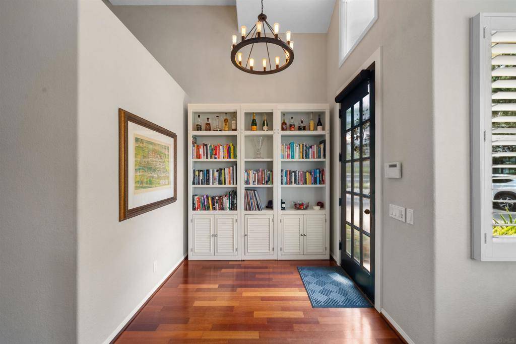 La Jolla, CA 92037,6755 Tyrian St