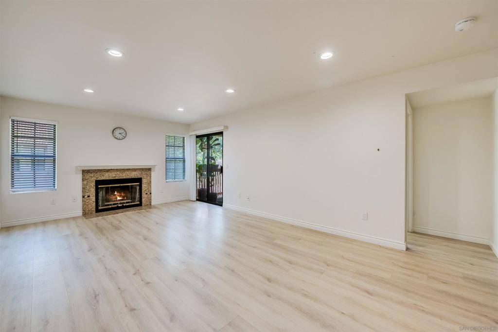 12051 Alta Carmel Ct #208 San Diego, CA 92128