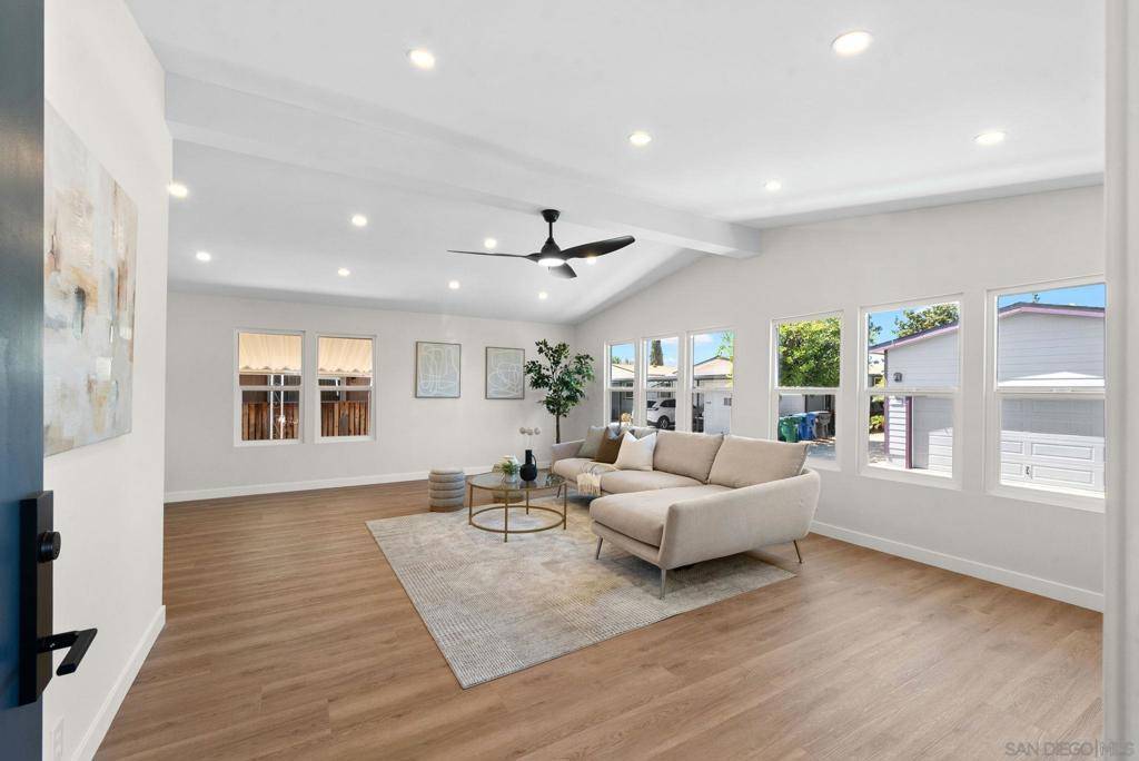 Santee, CA 92071,9255 N Magnolia Ave 76