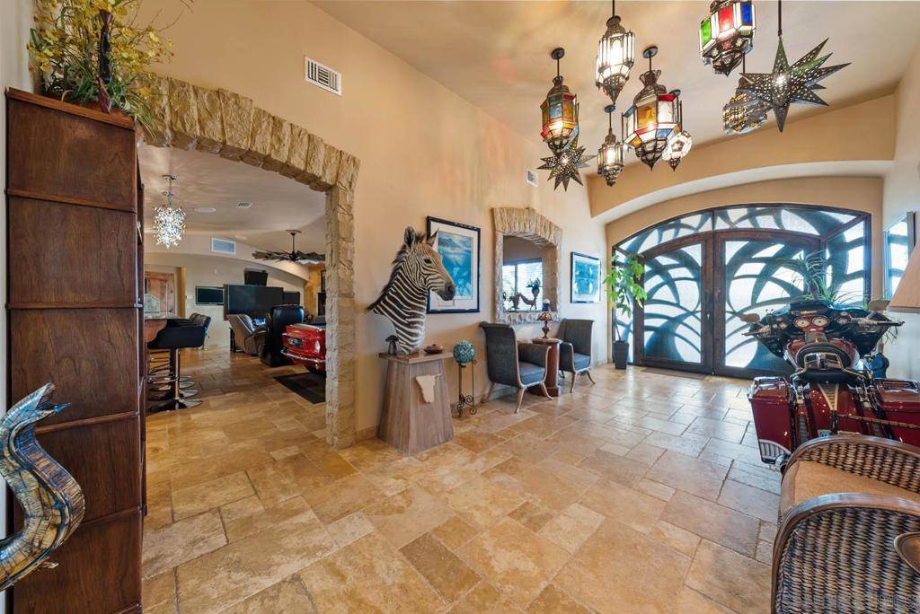 El Cajon, CA 92019,1758 CERCA BLANCA PL