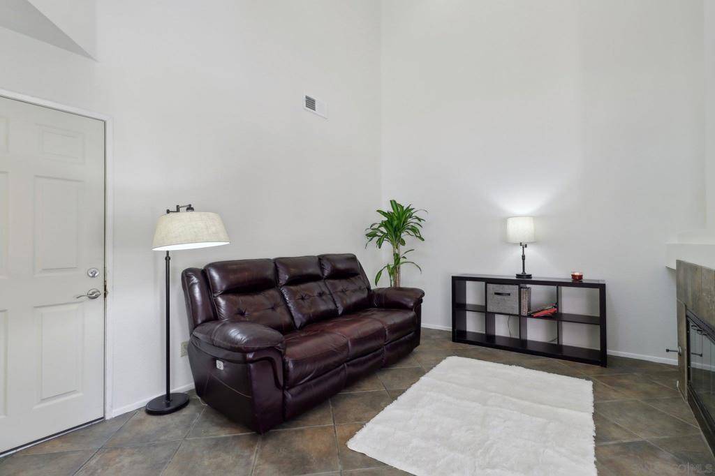 Vista, CA 92083,1716 Promenade Circle