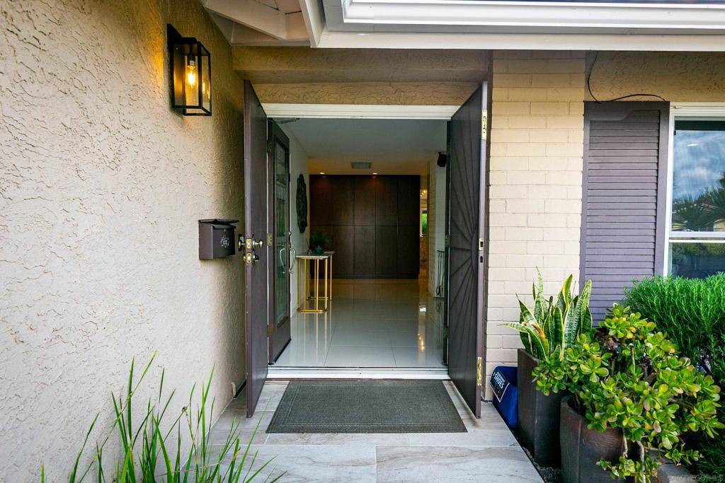 San Diego, CA 92111,6427 Salizar Court