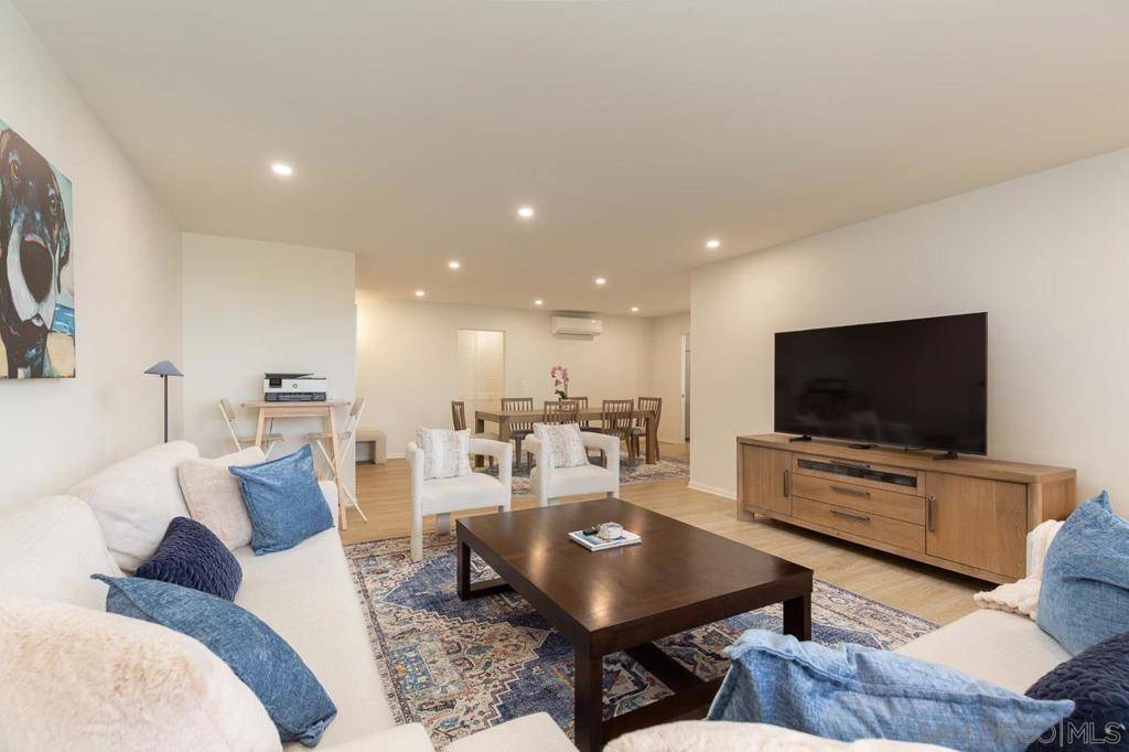 Coronado, CA 92118,200 Orange Ave #206