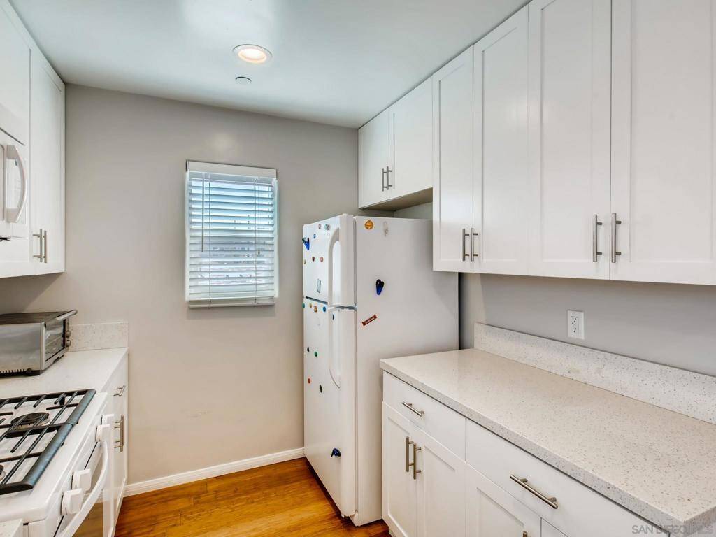 San Diego, CA 92107,4653 Castelar Street
