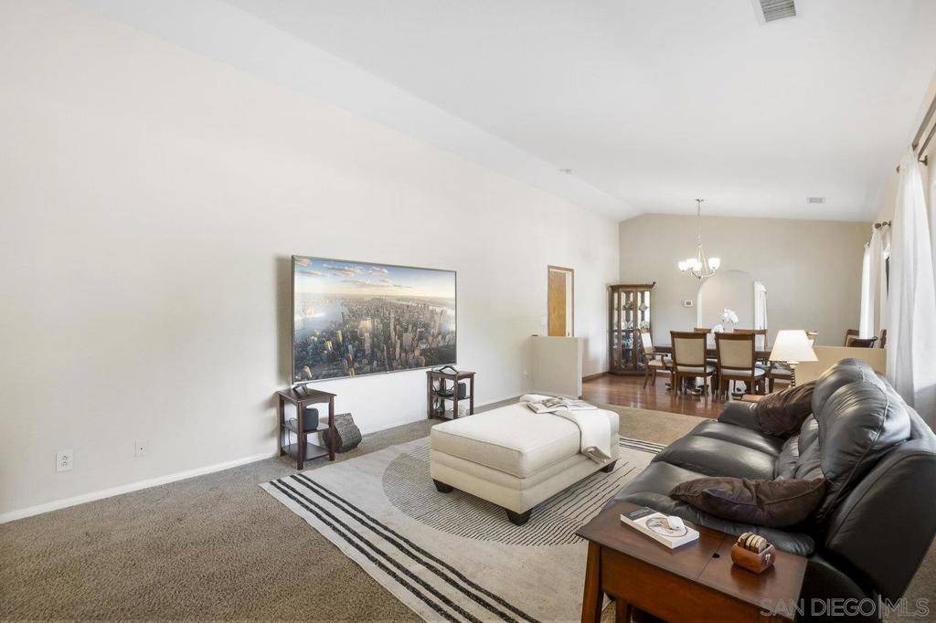 Alpine, CA 91901,2211 Honey Oak Ln