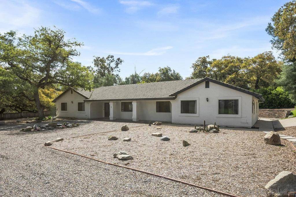 Alpine, CA 91901,2211 Honey Oak Ln