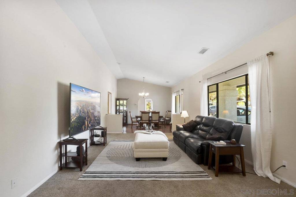 Alpine, CA 91901,2211 Honey Oak Ln